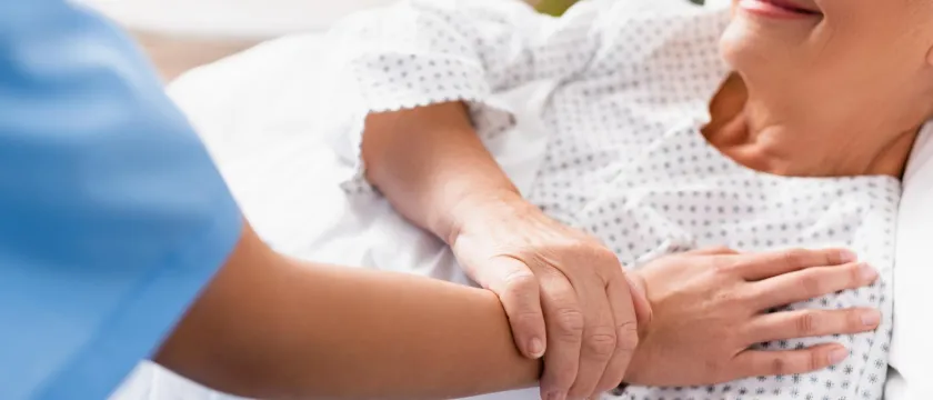 Уход за лежачими больными: как помыть лежачего больного в домашних условиях