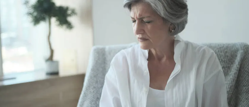 Почему слезятся глаза у пожилых людей: основные причины