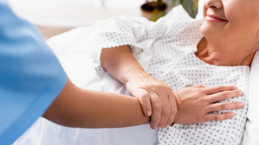 Догляд за лежачими хворими: як помити лежачого хворого в домашніх умовах