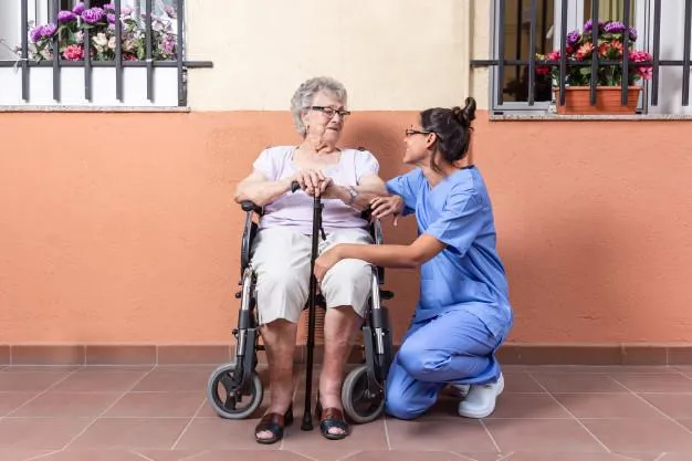 Сиделка для пожилого человека