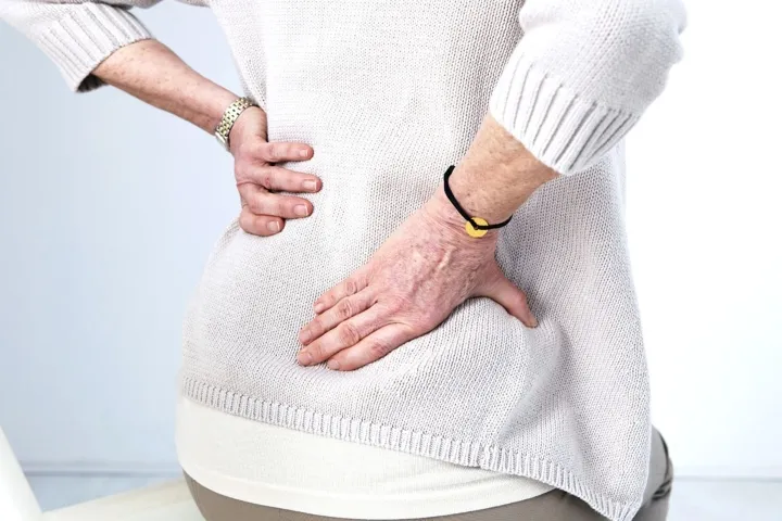 Профилактические процедуры против остеопороза у престарелых женщин за 70