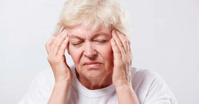 Причины шума в голове в старческом возрасте у пожилых людей